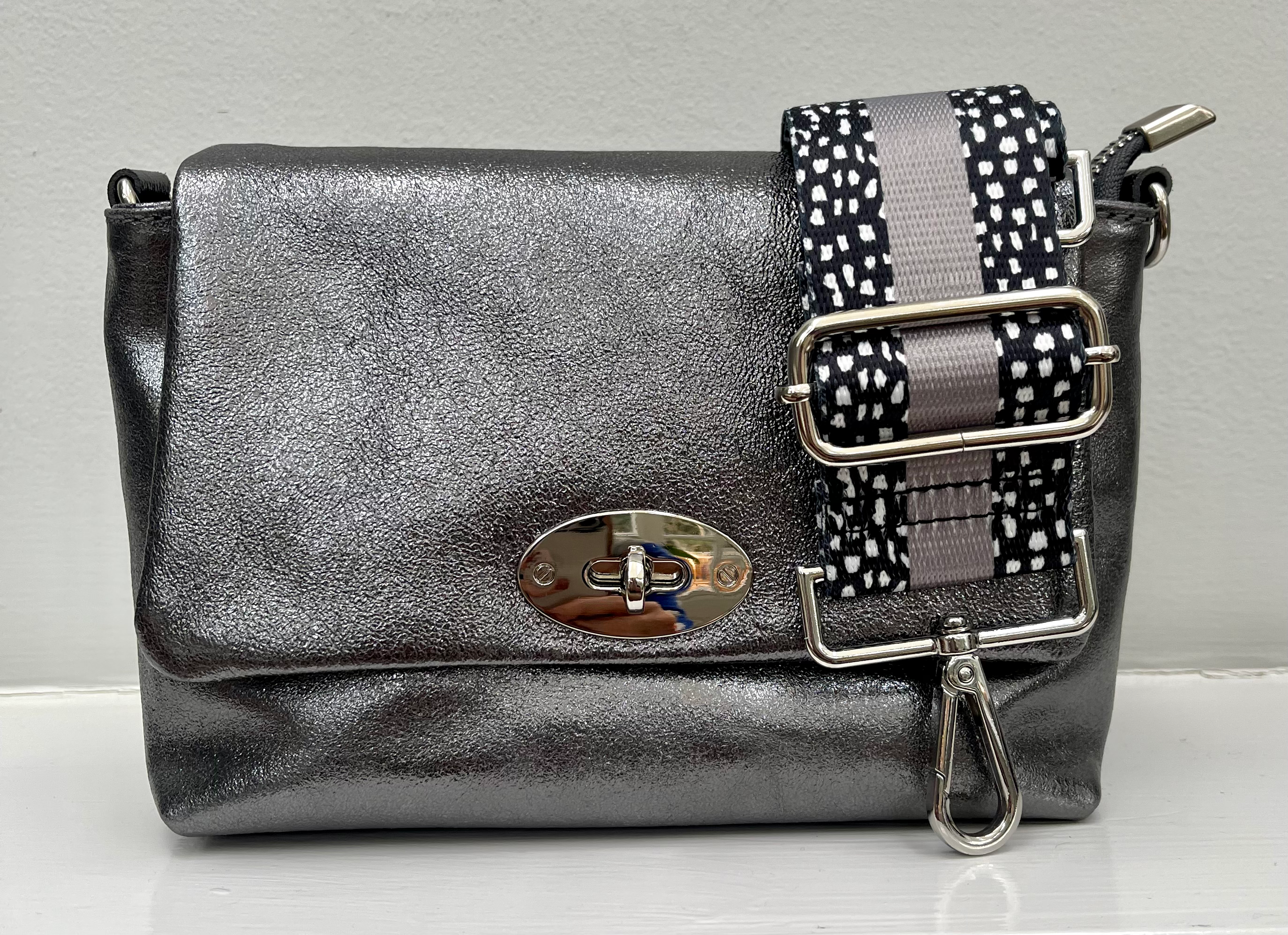 Lala Leather Bag with Silver Clasp image 3