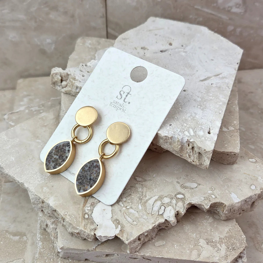 Special Elegant Resin Feature Earrings Bracelet Necklace  image 0