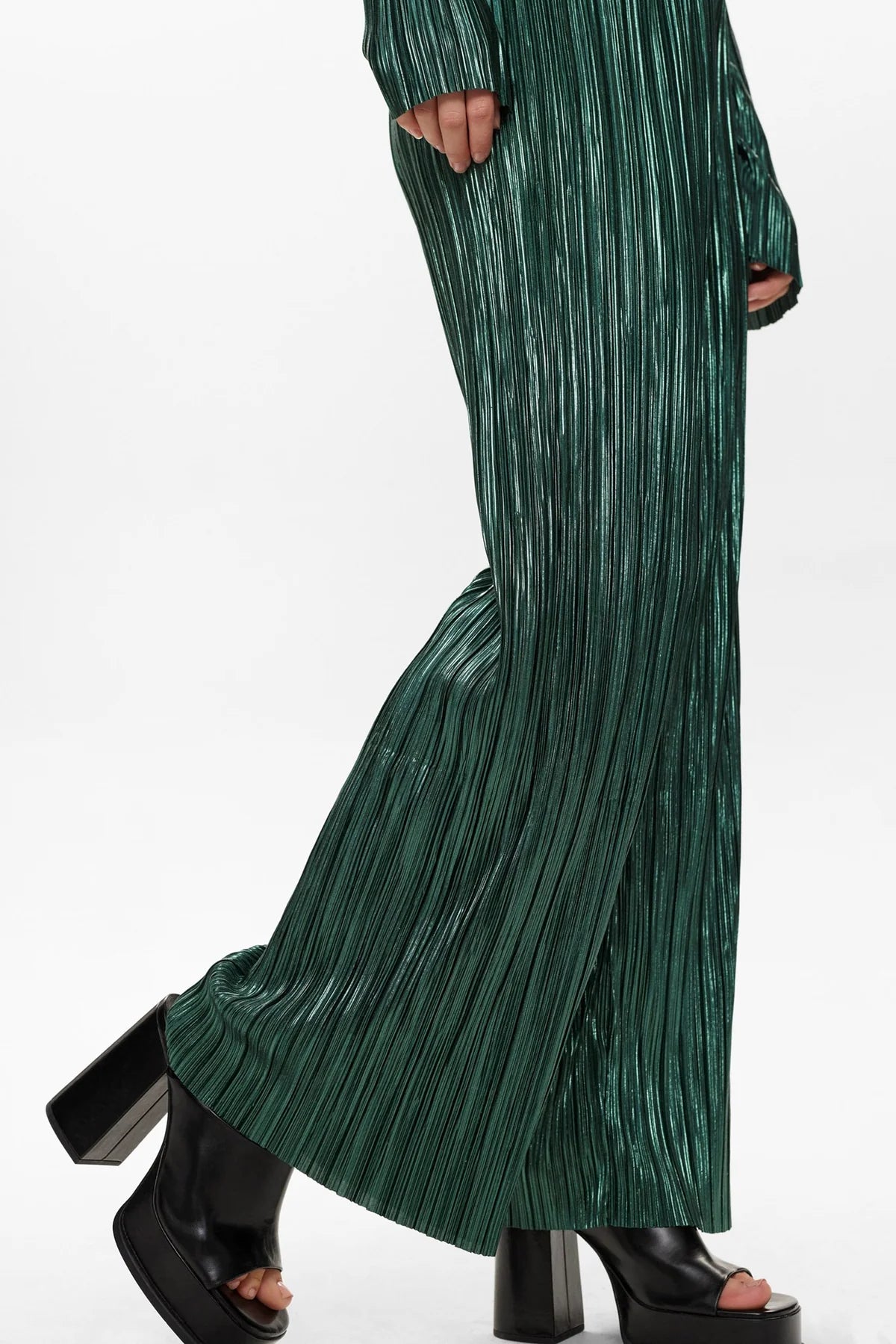 Numph Numwood Green Pleated Trousers image 11