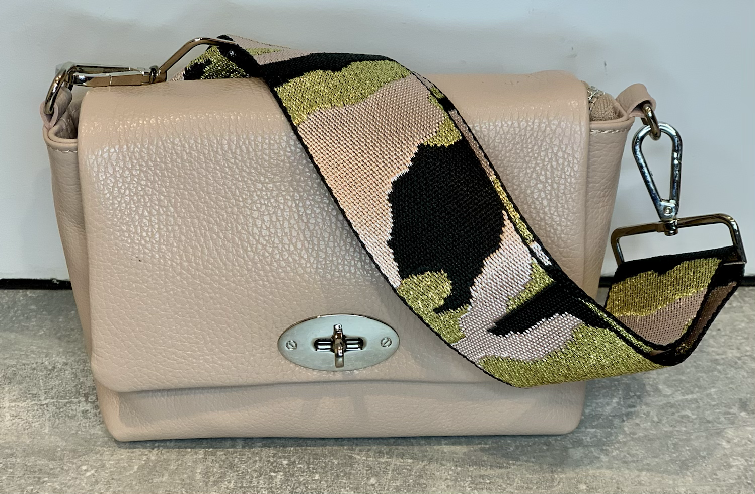 Lala Leather Bag with Silver Clasp image 13
