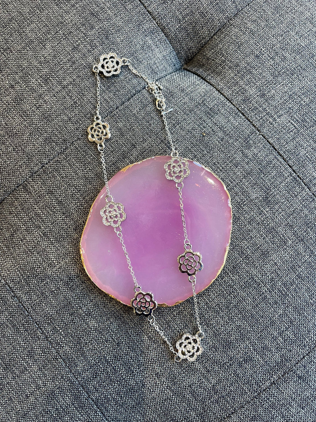 Short Flower Motif Necklace  image 2