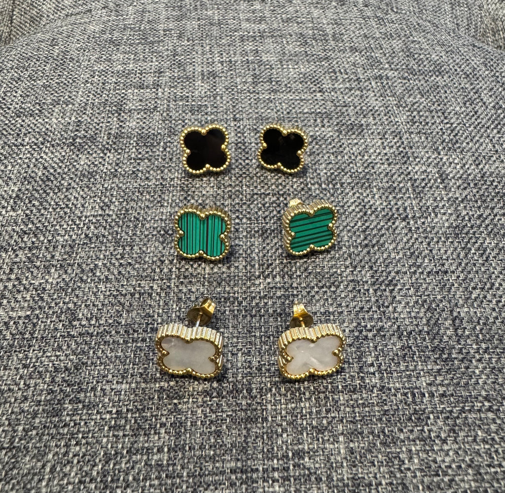 Clover Motif Small Stud Earrings  image 0
