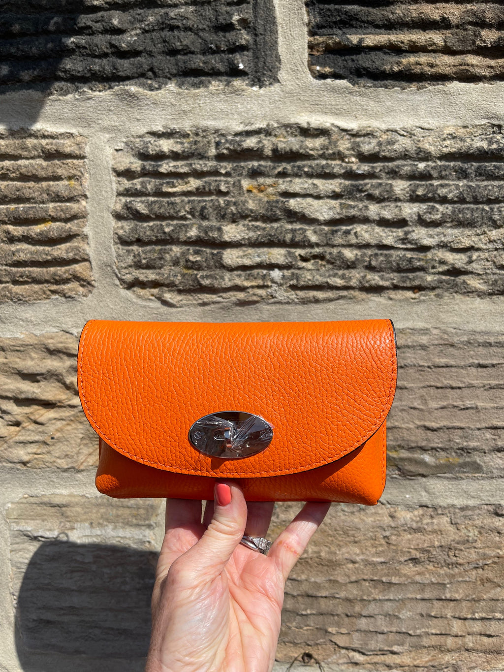 Spritz Leather Bag with Silver Clasp & Chain image 5